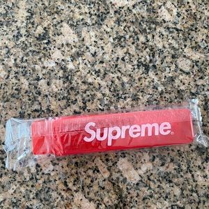 Supreme travel toothbrush